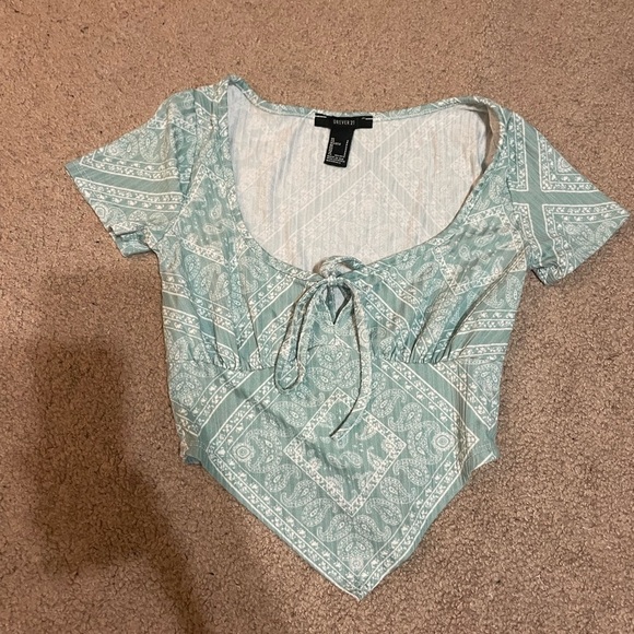 Forever 21 Green bandana style short sleeve crop top size small - Picture 2 of 8